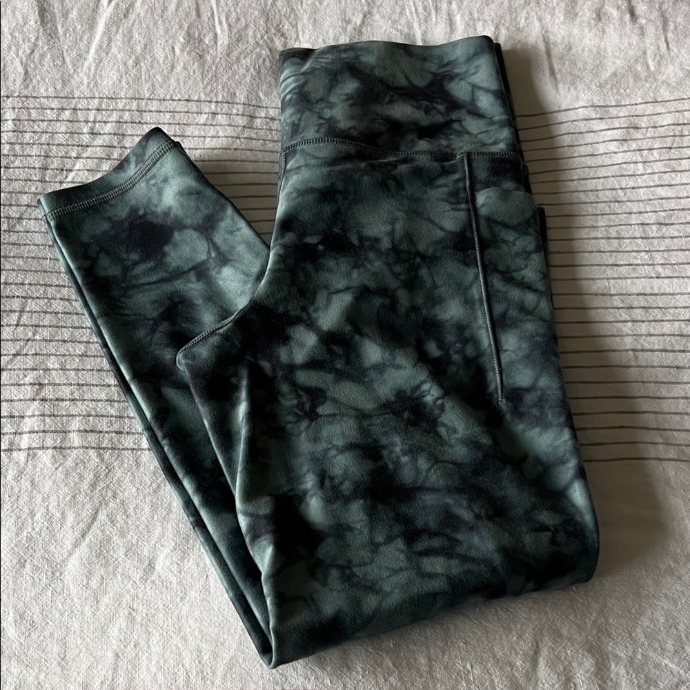 Athleta 7/8 Salutation stash pocket Tie-Dye Leggings